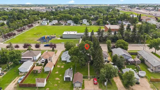 5208 53 St, Camrose 4