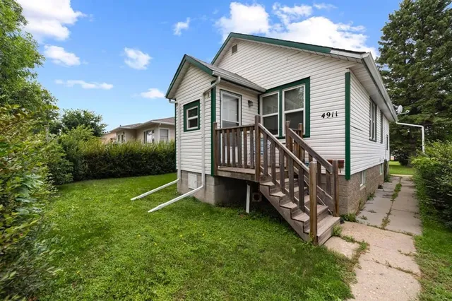 4911 56 St, Camrose 2