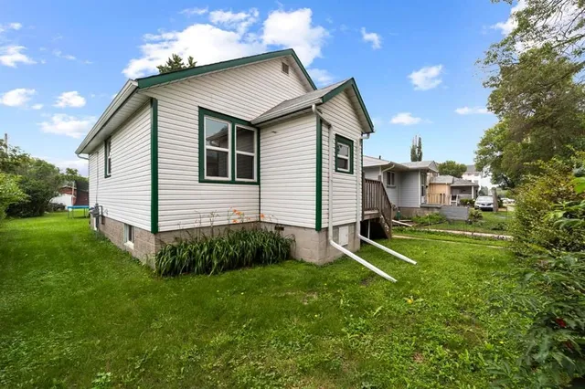 4911 56 St, Camrose 3