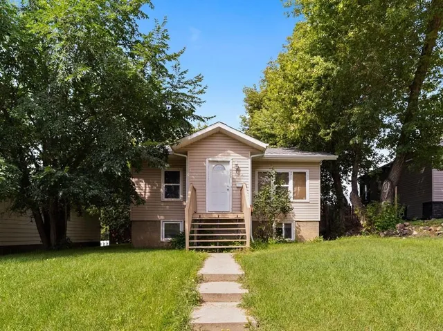 4828 52A St, Camrose