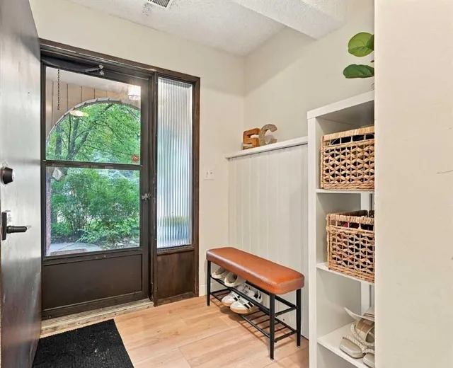 52 Canterbury Gdns, Calgary 3