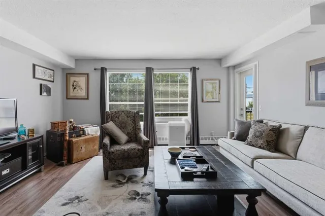 105 7 Ave #208, High River 3