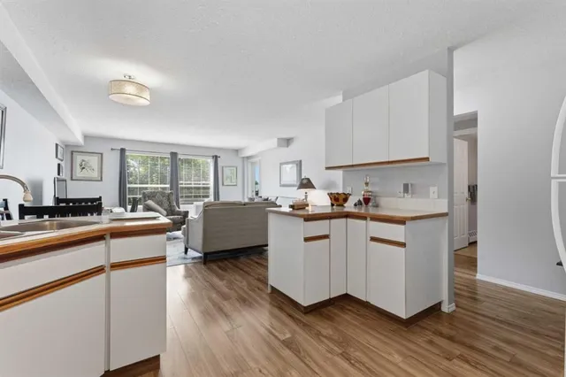 105 7 Ave #208, High River 4