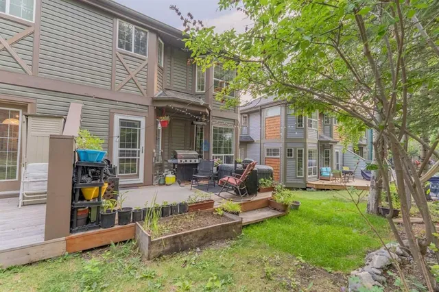 827 Wilson Way #2, Canmore 2