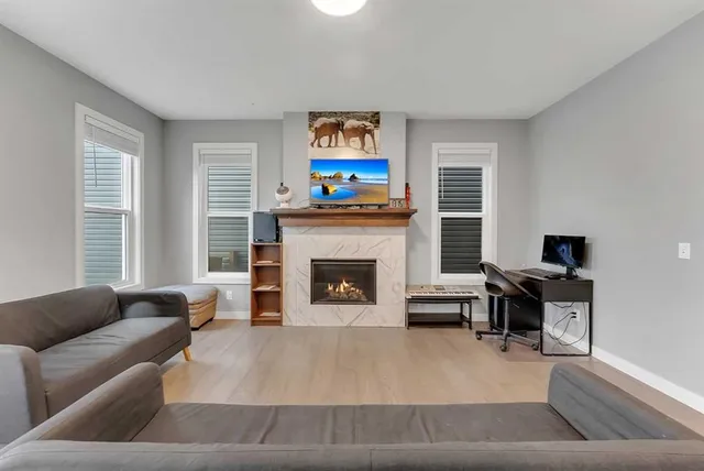 154 Amblehurst Way, Calgary 5