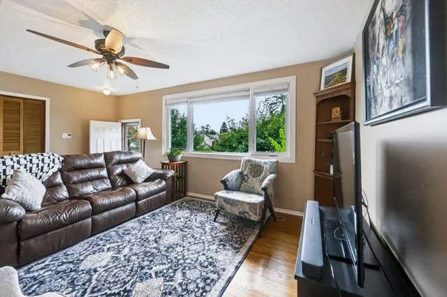 1012 Raynard Cres, Calgary 5
