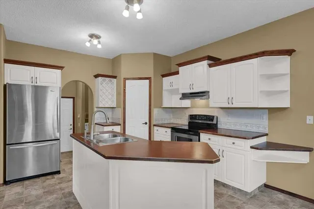 6 Hidden Valley Gdns, Calgary 3