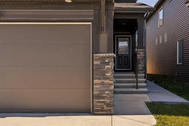 312 Lucas Way, Calgary 3
