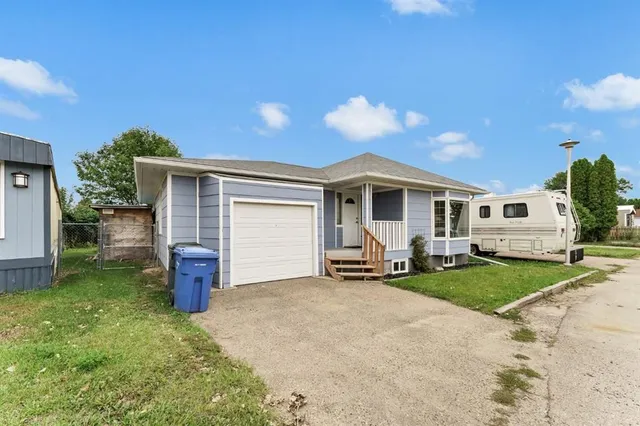 352 Cornell Cres, Medicine Hat 1