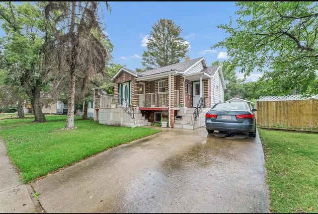 138 3 St, Medicine Hat 3