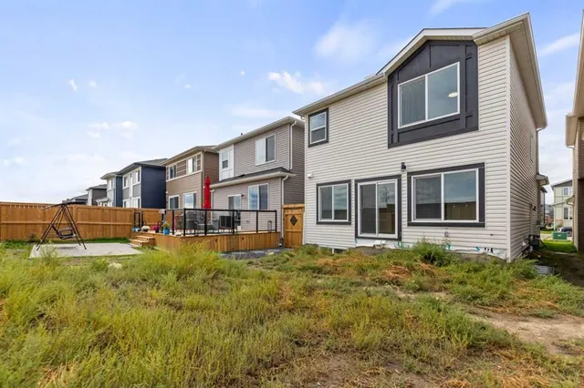 621 corner meadows Way, Calgary 4