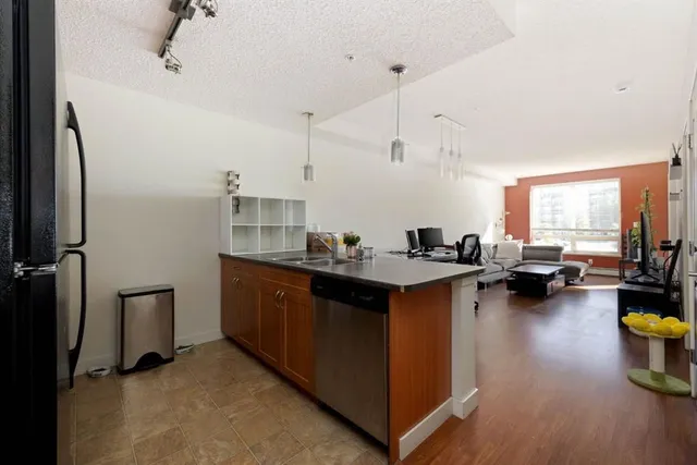 136A Sandpiper Rd #211, Fort McMurray 4
