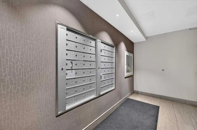 735 12 Ave #402, Calgary 4
