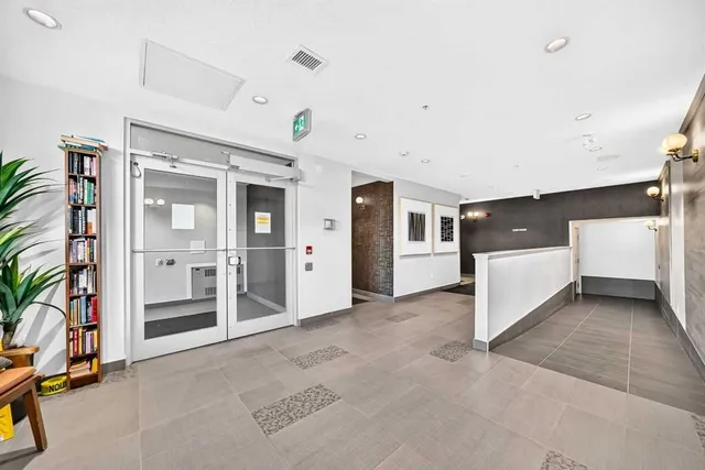 71 SHAWNEE Common #205, Calgary 5