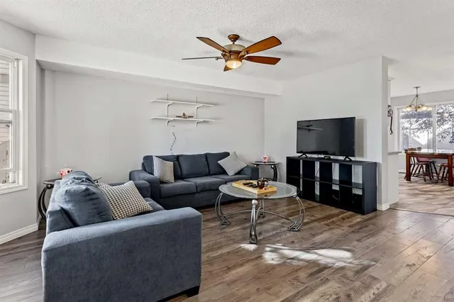 6219 18A St, Calgary 5