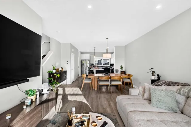 150 Edith Green, Calgary 5