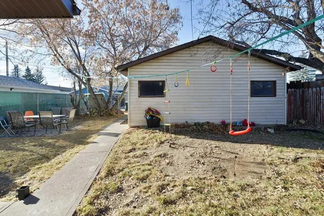7639 21 St, Calgary 4