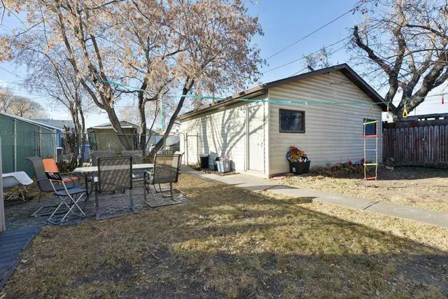 7639 21 St, Calgary 5