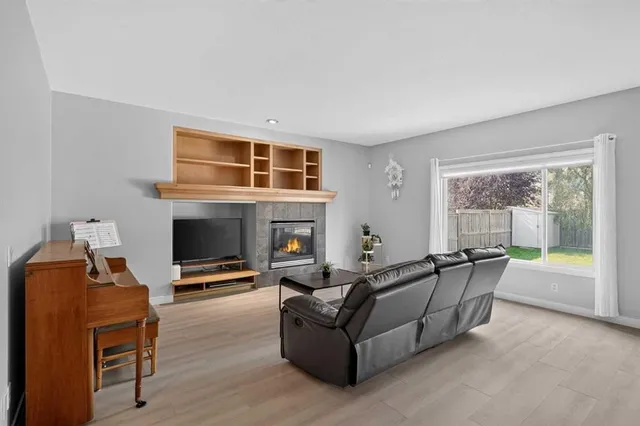 646 Chaparral Dr, Calgary 5