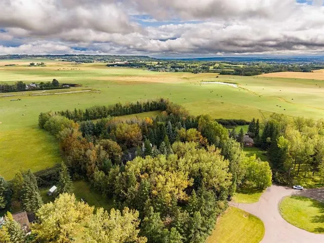 33 Longeway Pl, Rural Rocky View County 2