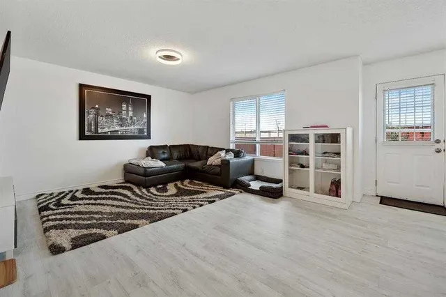 128 WESTON Manor, Calgary 5