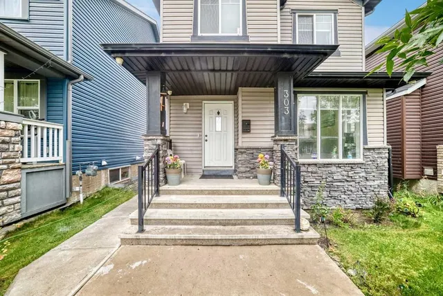 303 Saddlebrook Cir, Calgary 3