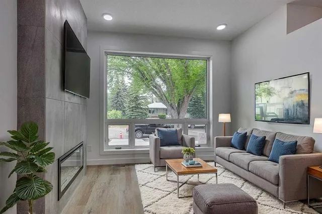 5537 51 Ave #4, Lacombe 5