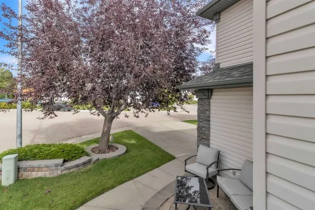 7 Tuscarora Pt, Calgary 5