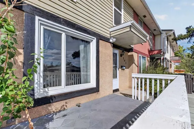 207 Penworth Dr, Calgary 2