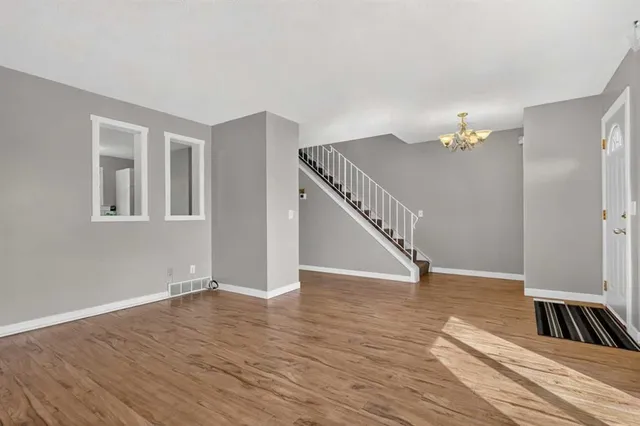 207 Penworth Dr, Calgary 5