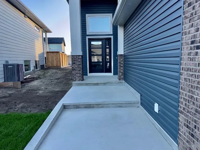 529 Riverhills Way, Lethbridge 3