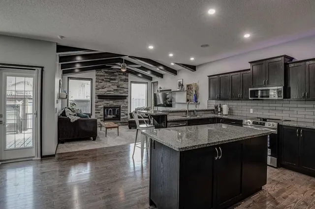 23 Cranberry Cir, Calgary 2