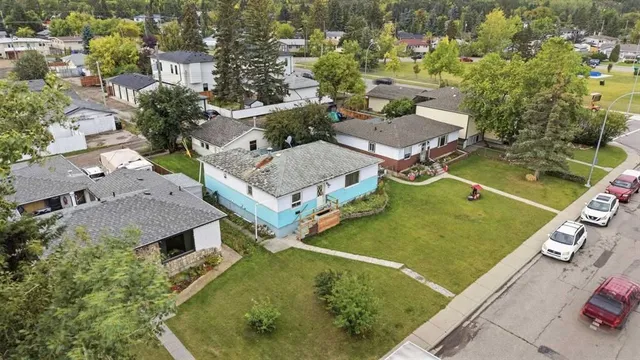 7711 39 Ave, Calgary 2