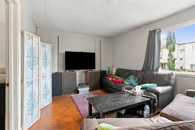 7711 39 Ave, Calgary 5