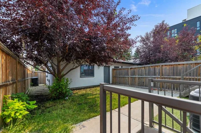 2020 37 St, Calgary 3