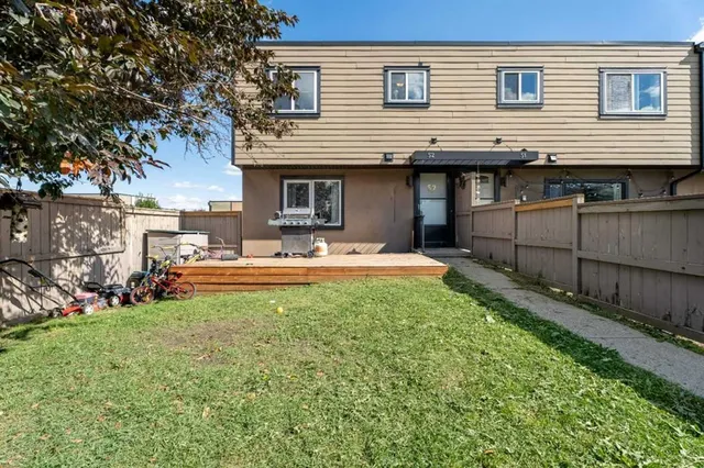 3809 45 St #52, Calgary 2