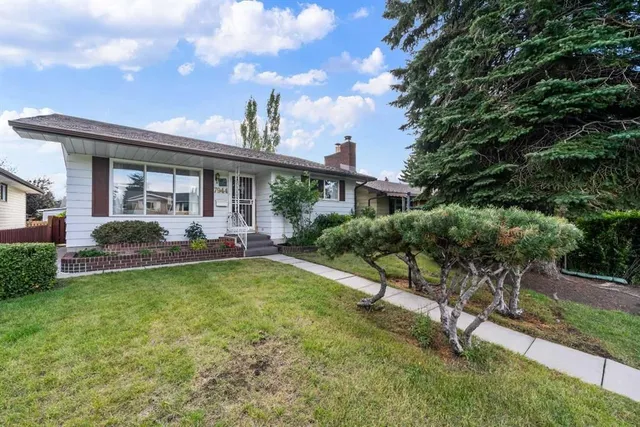 7944 Huntington Rd, Calgary 5
