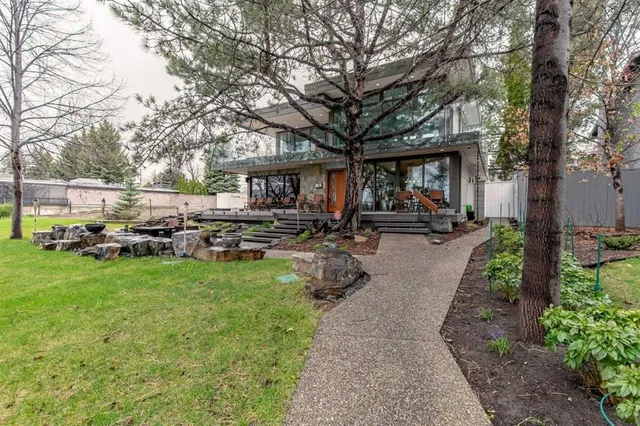 2825 Parkside Dr, Lethbridge 3