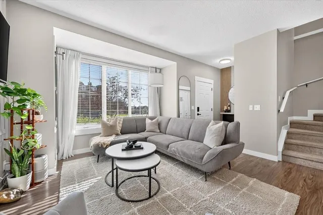 256 Rainbow Falls Dr, Chestermere 4