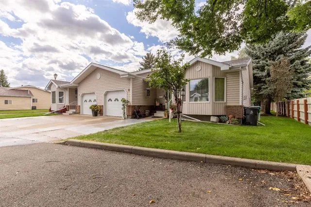 135 Jerry Potts Blvd #8, Lethbridge 2