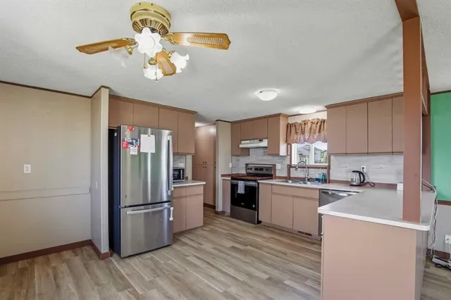 9711 103 Ave, Clairmont 2