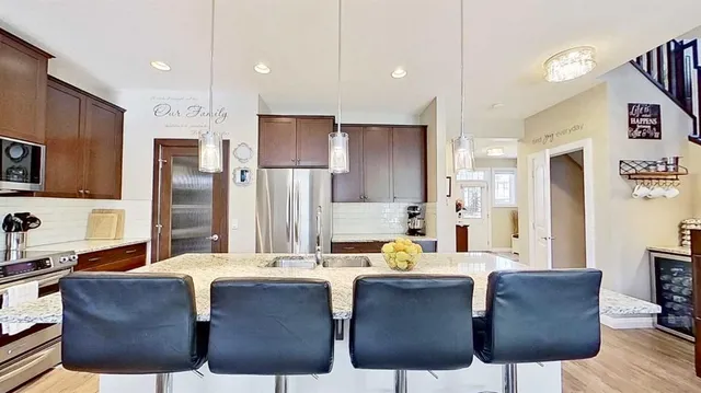 31 Ravenslea Cres, Airdrie 5