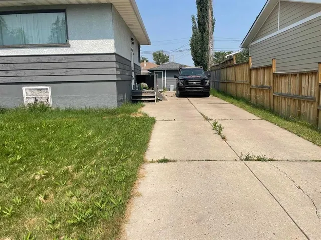 120 54 Ave, Calgary 2