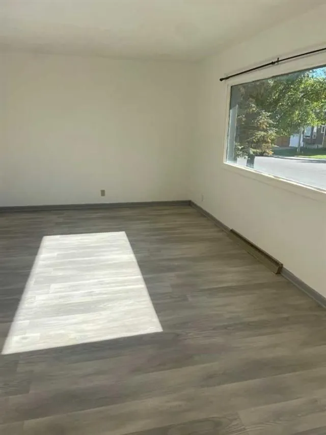120 54 Ave, Calgary 4