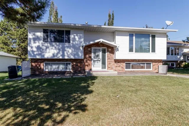 610 8 St, Three Hills 2