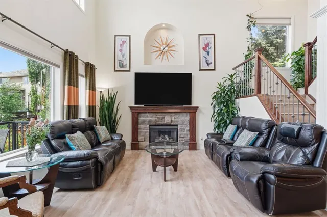 21 Royal Ridge Hill, Calgary 3