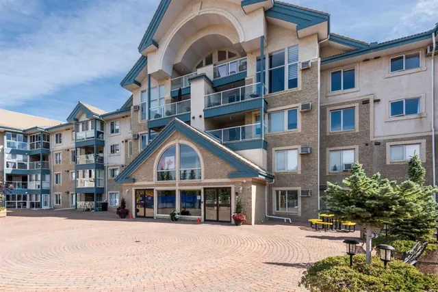 7229 SIerra Morena Blvd #220, Calgary
