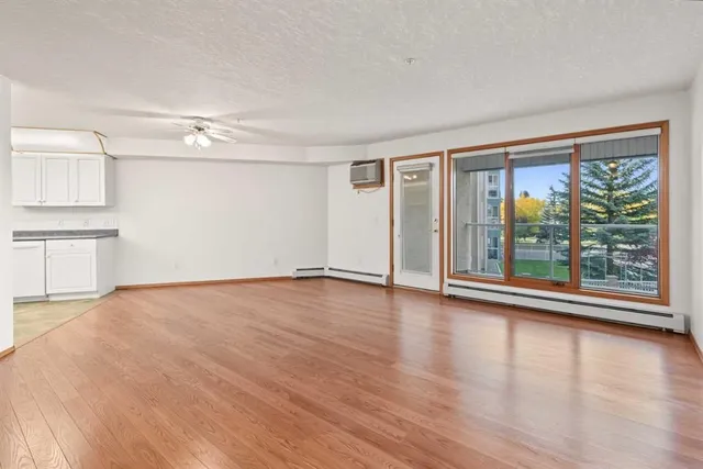 7229 SIerra Morena Blvd #220, Calgary 4