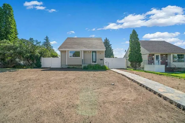 111 10 St, Medicine Hat 1