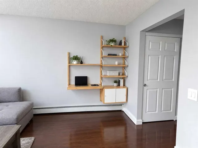 4619 73 St #301, Calgary 2